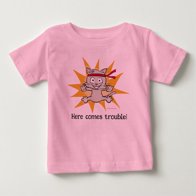 Camiseta "Aqui vem o problema!" - belo gatinho divertido (Frente)
