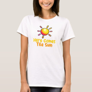 Camiseta Aqui Vem o Sol, Férias na Praia