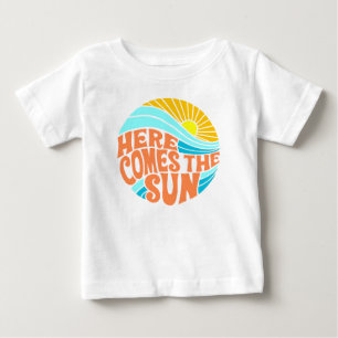 Camiseta Aqui vem o Sol Tee, Estilo Retro, Estilo Hippie