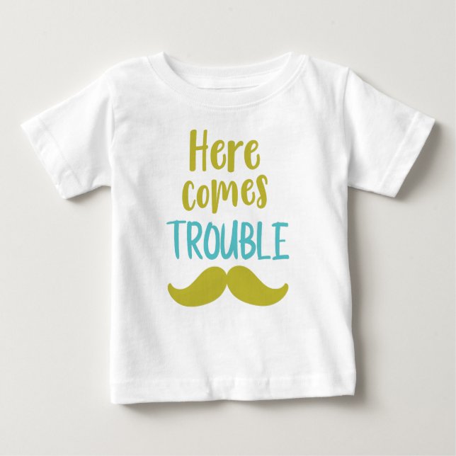 Camiseta Aqui Vem Problema, bigode, bigode (Frente)