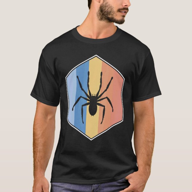 Camiseta Aranha Com Cores Retroativas Num Hexágono (Frente)