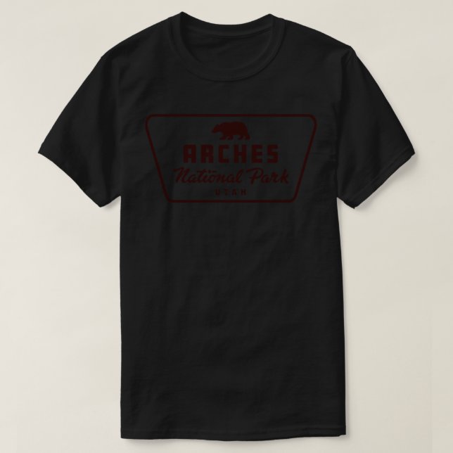 Camiseta Arches National Park Bear Crachá Brown (Frente do Design)
