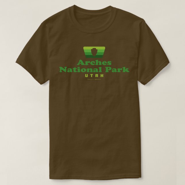 Camiseta Arches National Park Retro Crachá em Sítio Verde (Frente do Design)