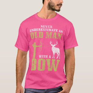 Camiseta Arco Caçando Arte Nunca Subestime Um Velho