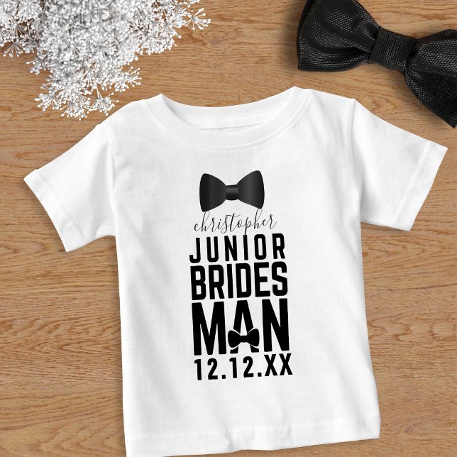Camiseta Arco de Bridesman Tie Bridal Nome da Parte (Add your Junior Bridesman's name and your wedding date to this cute bridal party shirt)