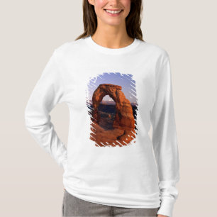 Camiseta Arco Delicado ao pôr do sol com La coberto de neve