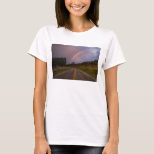 Camiseta Arco-íris e estrada