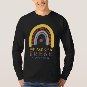 Camiseta Arco-íris Estamos Em Uma Pausa Professor Olá Verão