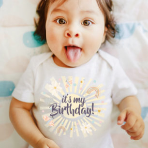Camiseta Arco-Íris Pastel Sol É Meu Aniversário Me