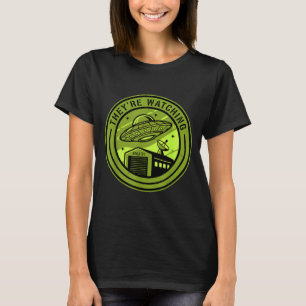 Camiseta Área 51 Eles Estão Observando Crente Alien Batch O