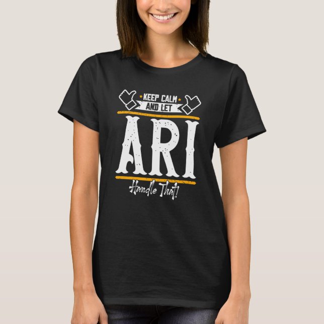 Camiseta Ari Mantenha a Calma e deixe Ari lidar com isso (Frente)