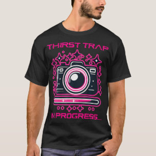 Camiseta Armadilha da Sede em Andamento Humor de Câmera