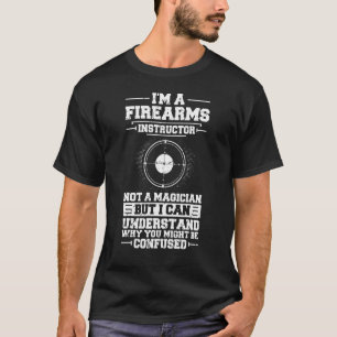 Camiseta Armário de Instrutor de Armas de Fogo Arremessando