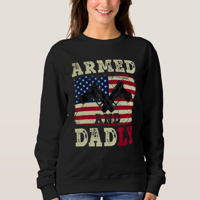 Camiseta Armed And Dadly American US Flag  Fathers Day 2023 (Frente)