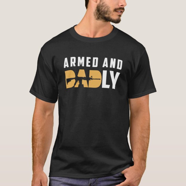 Camiseta Armed And Dadly  Deadly Father For Father s Day 2 (Frente)