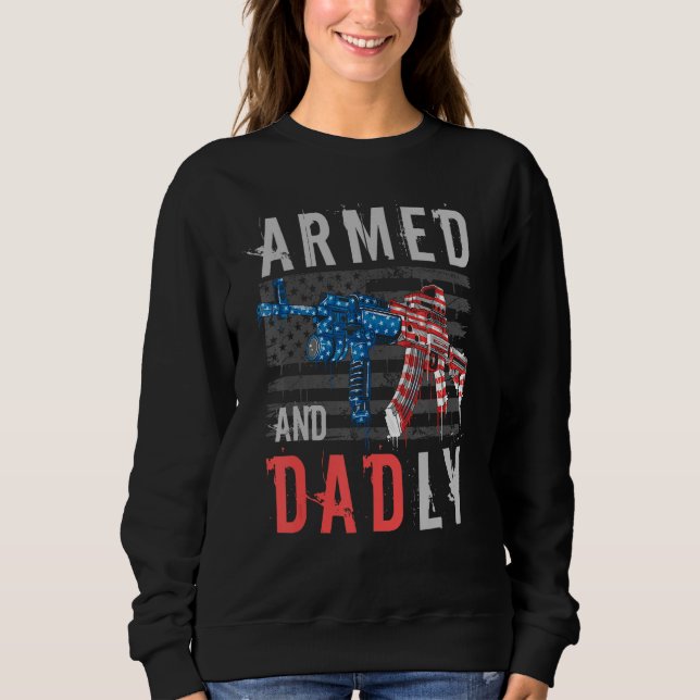 Camiseta Armed And Dadly  Deadly Father  For Fathers Day (Frente)