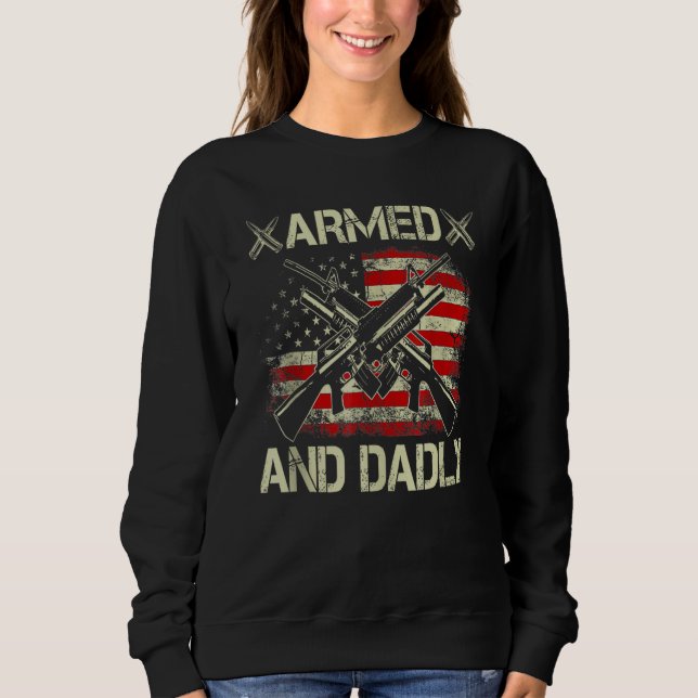 Camiseta Armed And Dadly, Funny Deadly Father For Father's  (Frente)