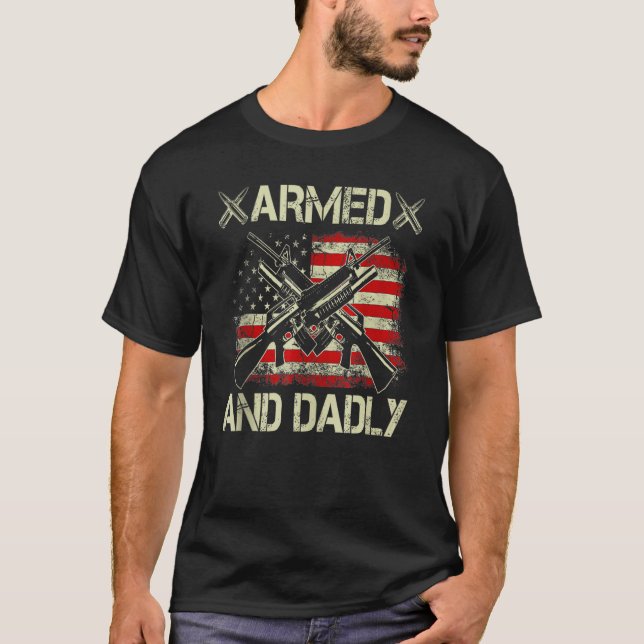 Camiseta Armed And Dadly, Funny Deadly Father For Father's  (Frente)