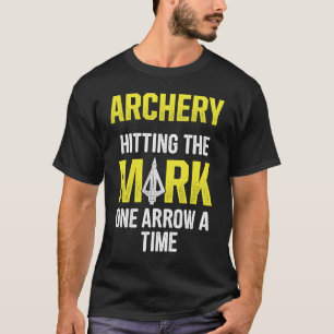 Camiseta Arqueiro atingindo a marca uma seta de cada vez