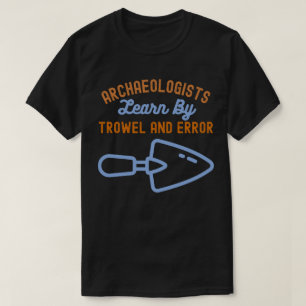 Camiseta Arqueólogos Aprendem por Tentativa e Erro