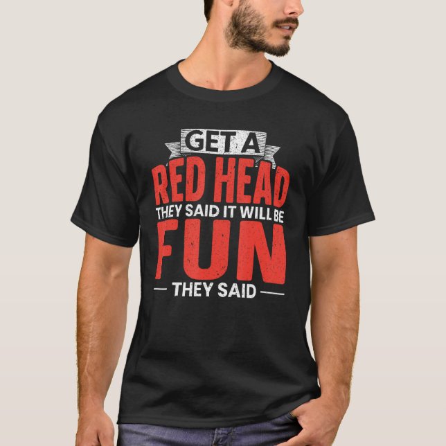 Camiseta Arranja Uma Cabeça Vermelha Que Disseram Que Seria (Frente)