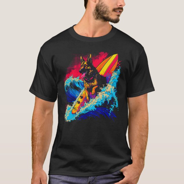 Camiseta Art German Shepherd Dog Surf Surfing (Frente)