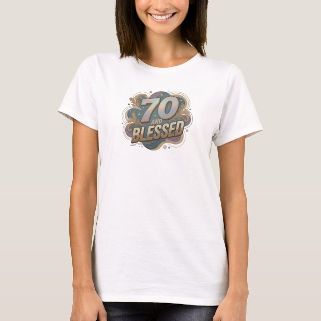 Camiseta Arte 70 E ABENÇOADO Arte de Moda 2D (Frente)