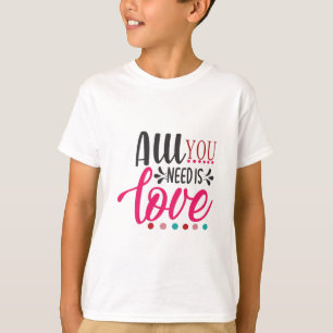 Camiseta Arte casal Tudo Que Você Precisa É Amor