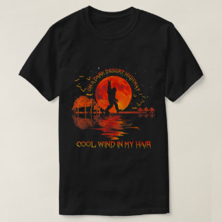 Camiseta Arte da Silhueta da Lua Retro na Estrada do Desert