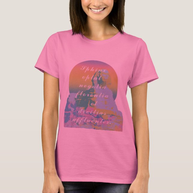 Camiseta Arte de Gradiente com Citação Latina na Esfinge (Frente)