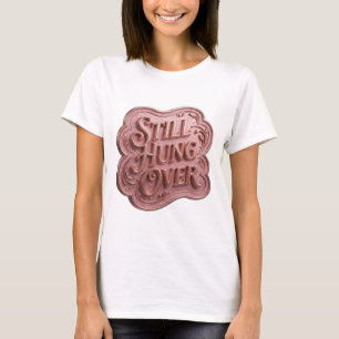 Camiseta Arte de texto 3D icônico em ouro ainda pendurado