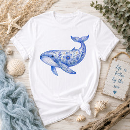 Camiseta Arte em Cerâmica de Baleia Azul com Tema Floral