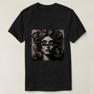 Camiseta Arte Gótica Escura Sorriso de Medusa
