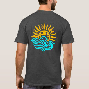 Camiseta Arte Tribal do Sol e Ondas do Oceano