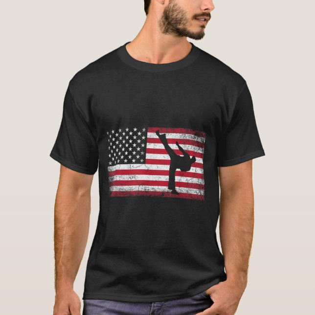 Camiseta Artes Marciais de Karatê 4 de Julho Bandeira Ameri (Frente)