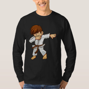 Camiseta Artistas marciais fazendo dab com Karate cinta mar