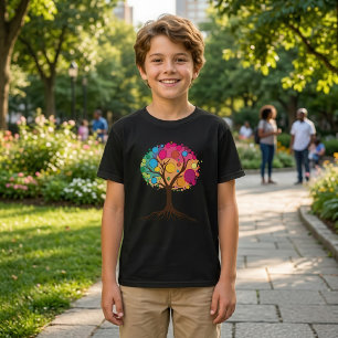 Camiseta Árvore abstrata com raízes e folhas coloridas.