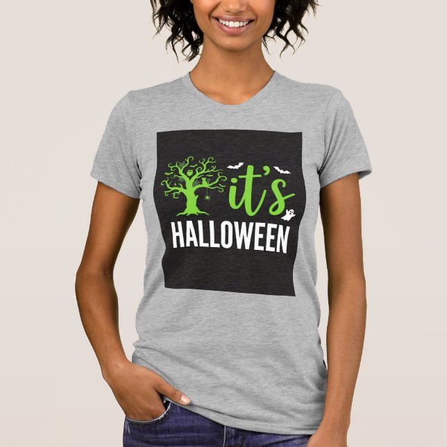 Camiseta Árvore Assustadora do Halloween com Morcegos em Ve (Frente)