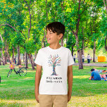 Camiseta Árvore da Família de Reunião Personalizada<br><div class="desc">Comemore sua reunião familiar com a camiseta do na moda. É decorada com uma árvore genealógica colorida e é facilmente personalizável com o nome da sua família. Use a opção Personalizar Mais para alterar o tamanho, o estilo ou a cor do texto. Porque nós criamos a nossa trabalho de arte,...</div>
