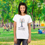 Camiseta Árvore da Família de Reunião Personalizada<br><div class="desc">Comemore sua reunião familiar com esta camiseta na moda. É decorada com uma árvore genealógica colorida e é facilmente personalizável com o nome da sua família. Use a opção Personalizar Mais para alterar o tamanho, o estilo ou a cor do texto. Porque nós criamos a nossa trabalho de arte, você...</div>