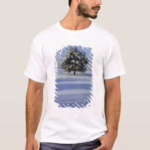 Camiseta Árvore na paisagem coberto de neve