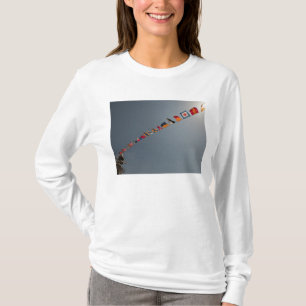 Camiseta As bandeiras voam sobre a plataforma de USS Iwo