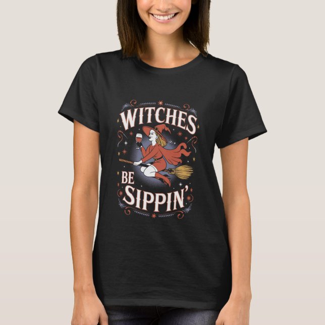Camiseta As Bruxas Estarão Feriadas De Halloween Sapinadas (Frente)