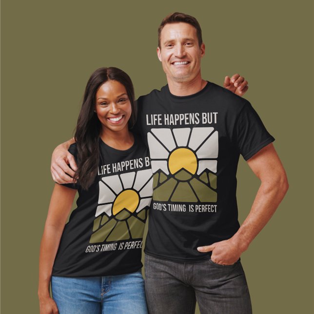 Camiseta As Coisas Acontecem, Mas O Tempo De Deus É Perfeit (Criador carregado)