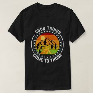 Camiseta As Coisas Boas Vêm Para Aqueles Que Acampam