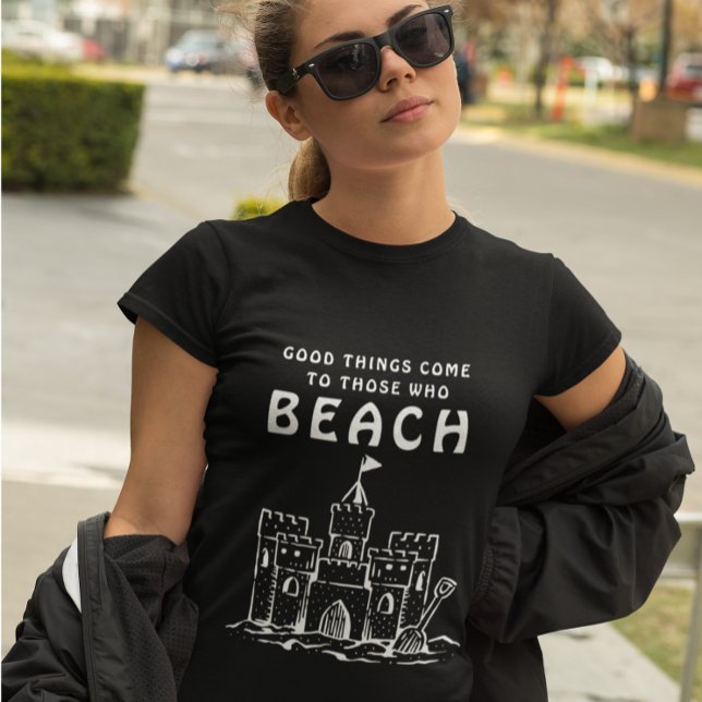 Camiseta As Coisas Boas Vêm Para Aqueles Que Praia (Criador carregado)