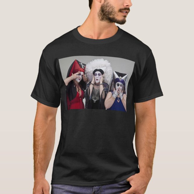 Camiseta As irmãs vêem o nenhum, ouvem o nenhum, não falam (Frente)