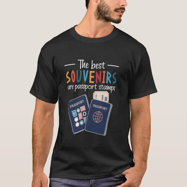 Camiseta As Melhores Lembranças São Carimbos De Passaporte  (Frente)