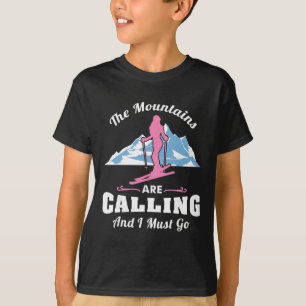 Camiseta As Montanhas Estão Chamando Eu Devo Ir Esquiando E