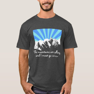 Camiseta "As montanhas estão chamando" nuvens retros & cé